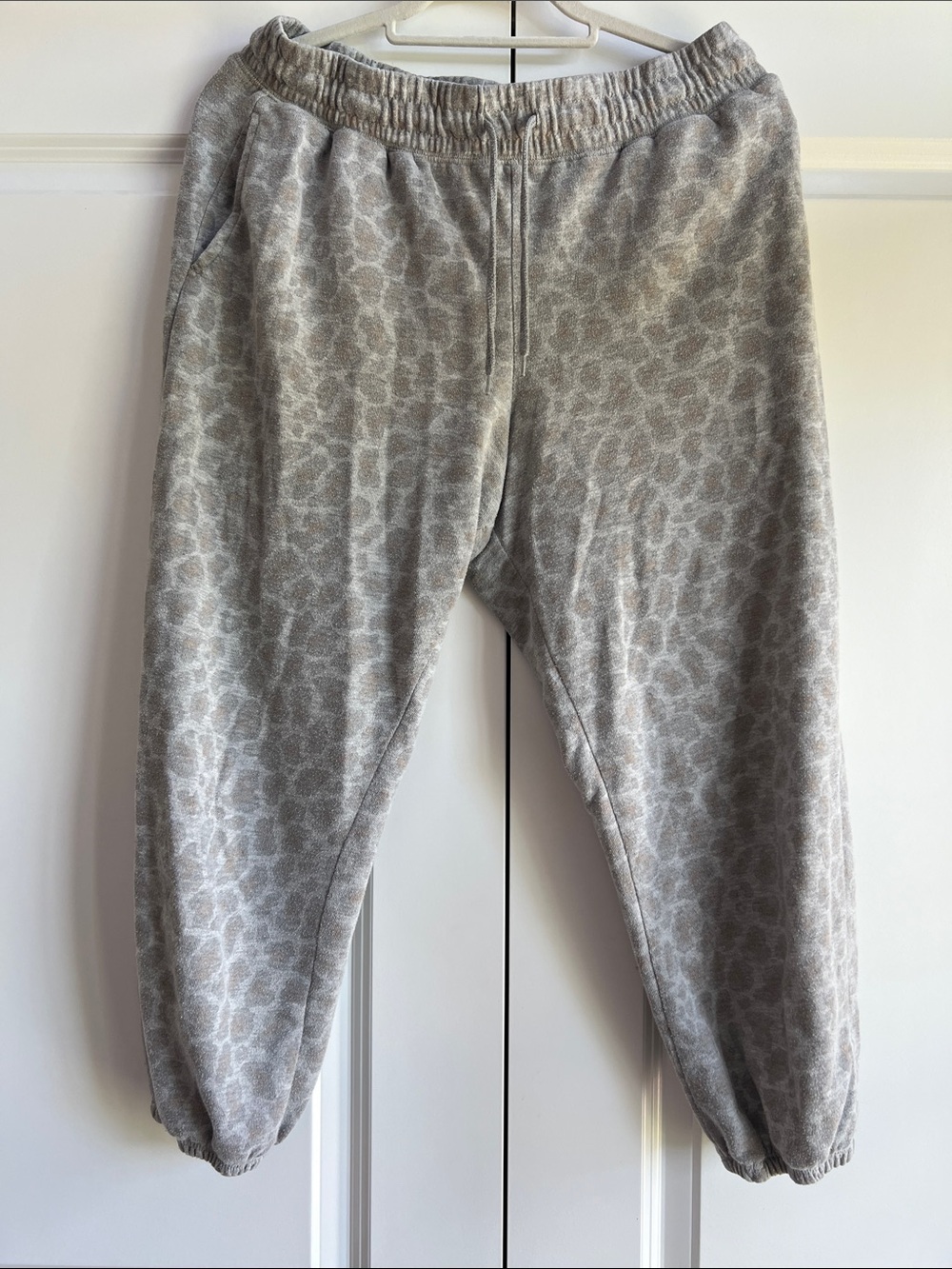 Colsie Gray Beige Leopard Print Cozy Loungewear Set - Picture 2 of 8